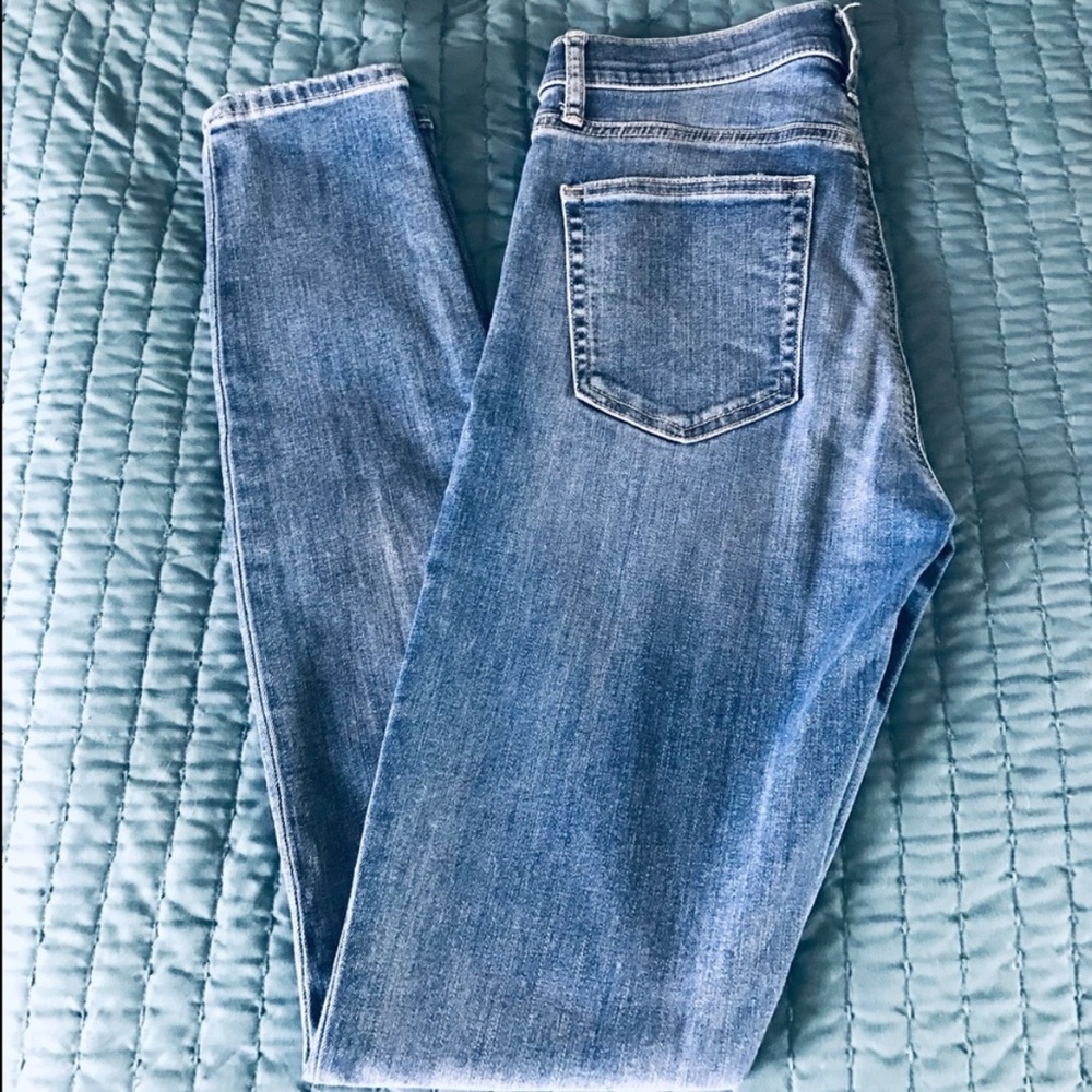 Juniors/Women’s GAP 1969 “True Skinny” Jeans Size 28 Long